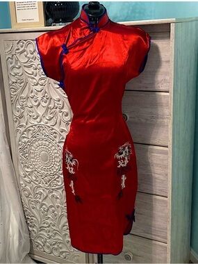 Vintage 1960s Cheongasm Qipao Pinup Satin Dragon Dress